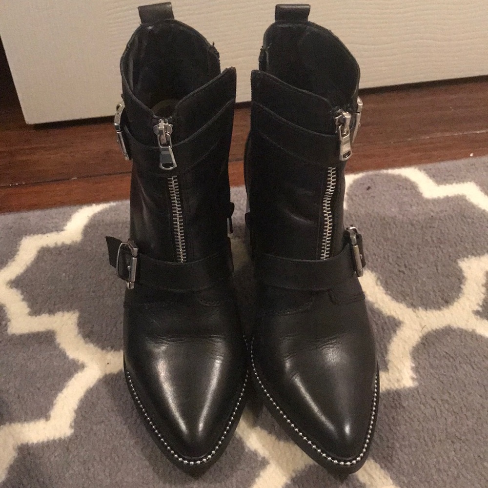 Steve Madden Halle Ankle Booties